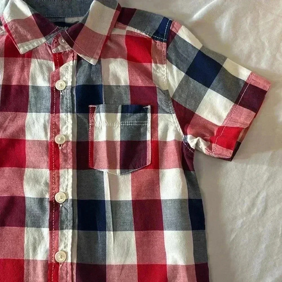 Oshkosh B’Gosh - short sleeve  button-down shirt. Size 3. - Picture 3 of 4